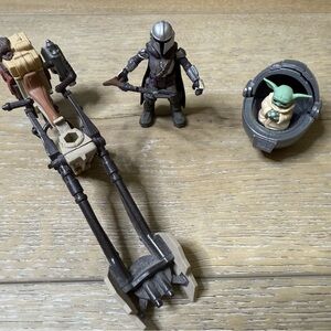 Star Wars Mandalorian Action Figures with Speeder and Pod